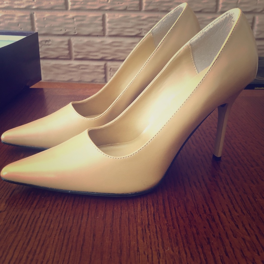 Cheryl’s size 7m Camel Heel